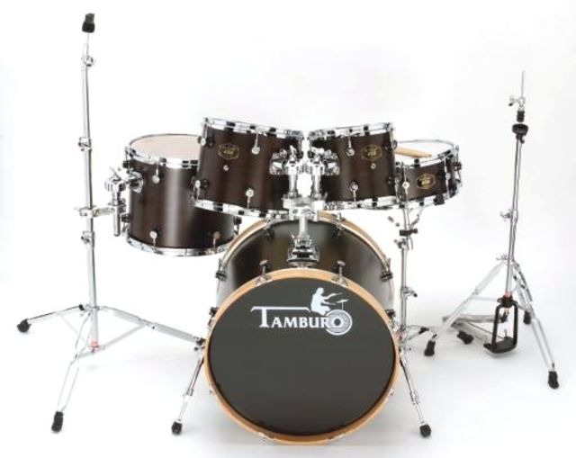 blank The matt lacquer finish is unique, but classy, and the unstained bass drum hoops are a perfect counterpoint